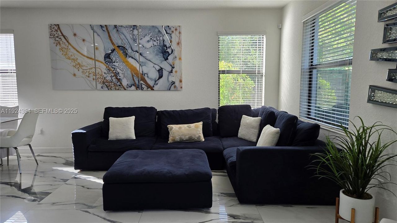 For Sale: $649,999 (4 beds, 3 baths, 2086 Square Feet)