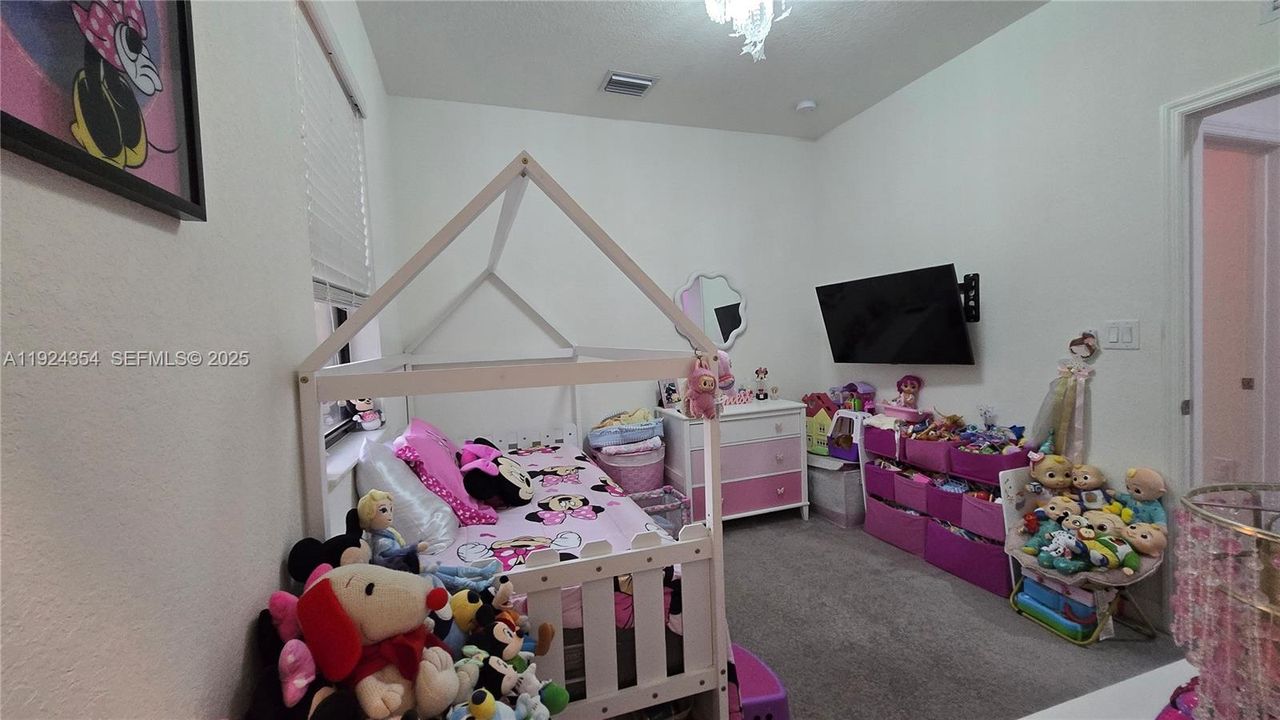 For Sale: $649,999 (4 beds, 3 baths, 2086 Square Feet)