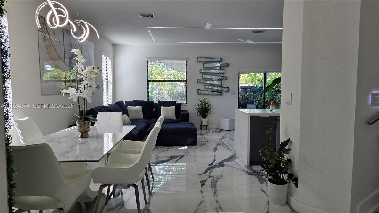 На продажу: $649,999 (4 спален, 3 ванн, 2086 Квадратных фут)