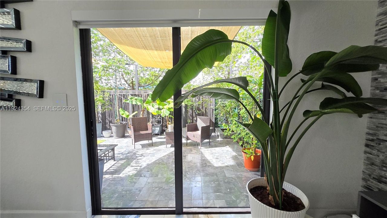 For Sale: $649,999 (4 beds, 3 baths, 2086 Square Feet)