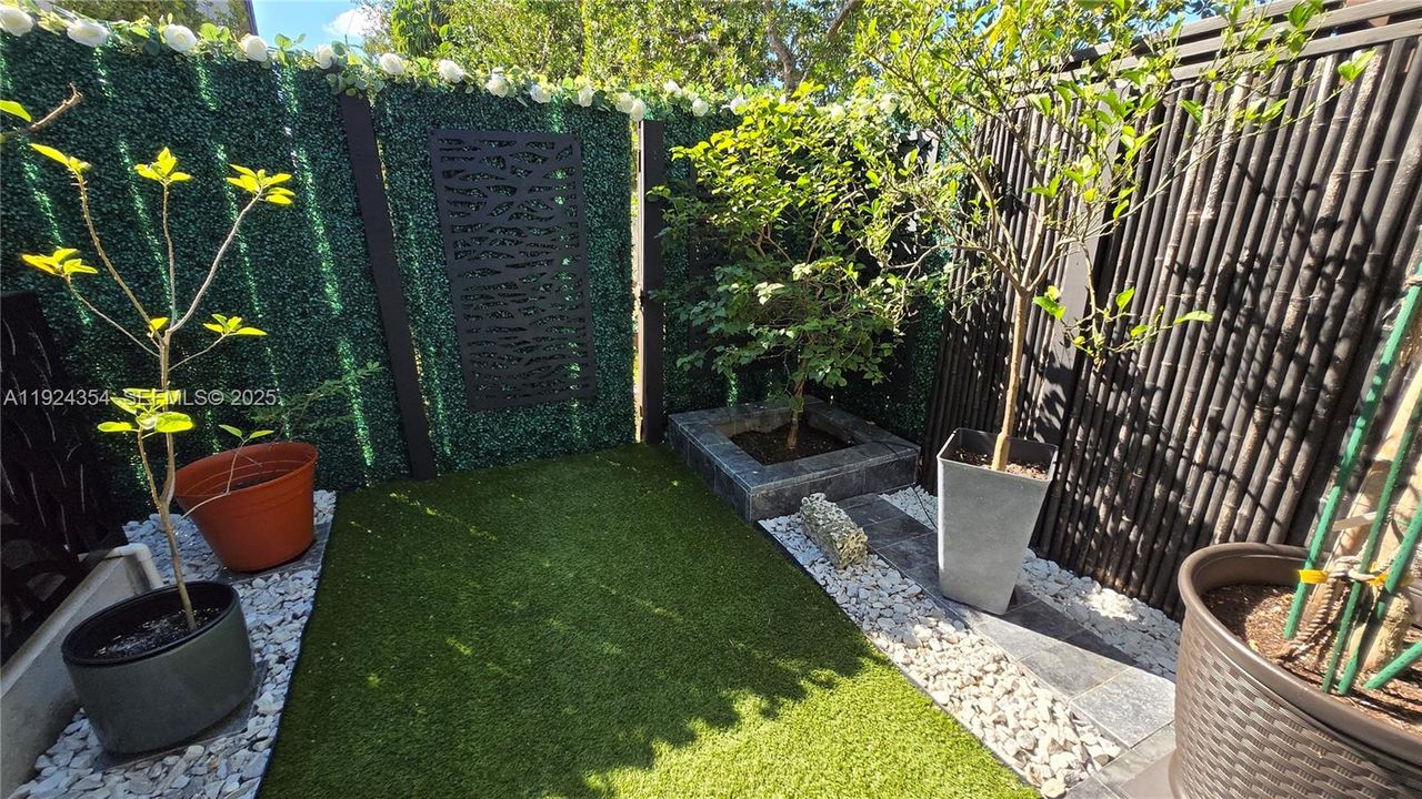 For Sale: $649,999 (4 beds, 3 baths, 2086 Square Feet)