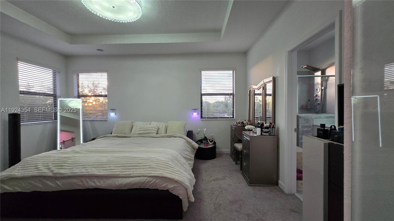 For Sale: $649,999 (4 beds, 3 baths, 2086 Square Feet)