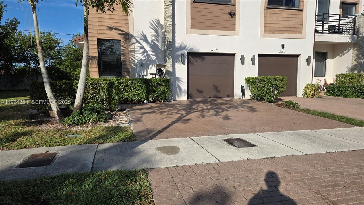 For Sale: $649,999 (4 beds, 3 baths, 2086 Square Feet)