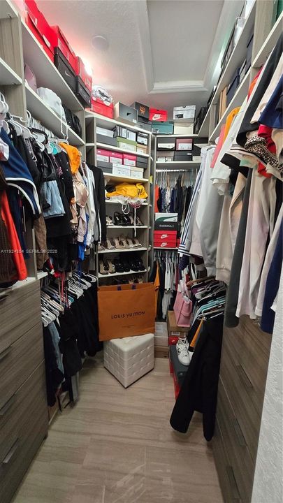 For Sale: $649,999 (4 beds, 3 baths, 2086 Square Feet)