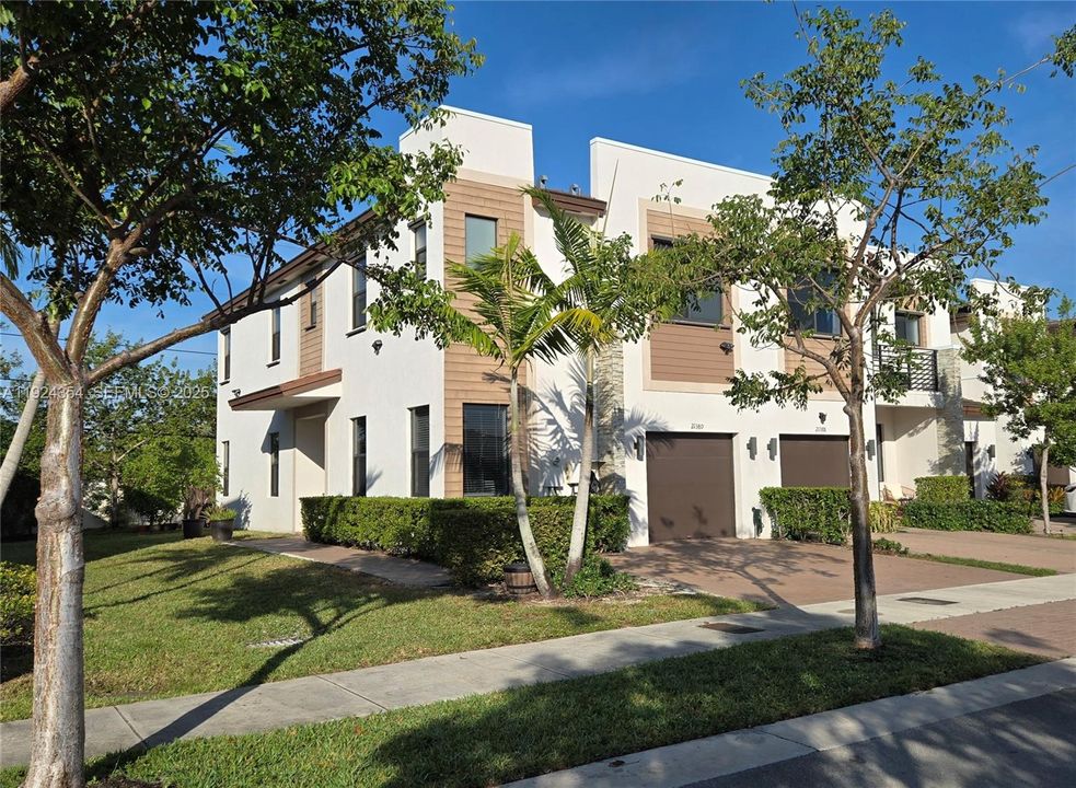 For Sale: $649,999 (4 beds, 3 baths, 2086 Square Feet)