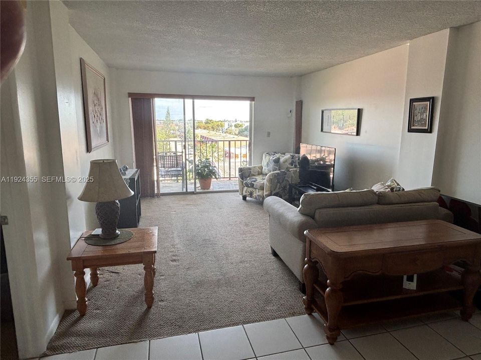 待售: $289,000 (3 贝兹, 2 浴室, 1206 平方英尺)