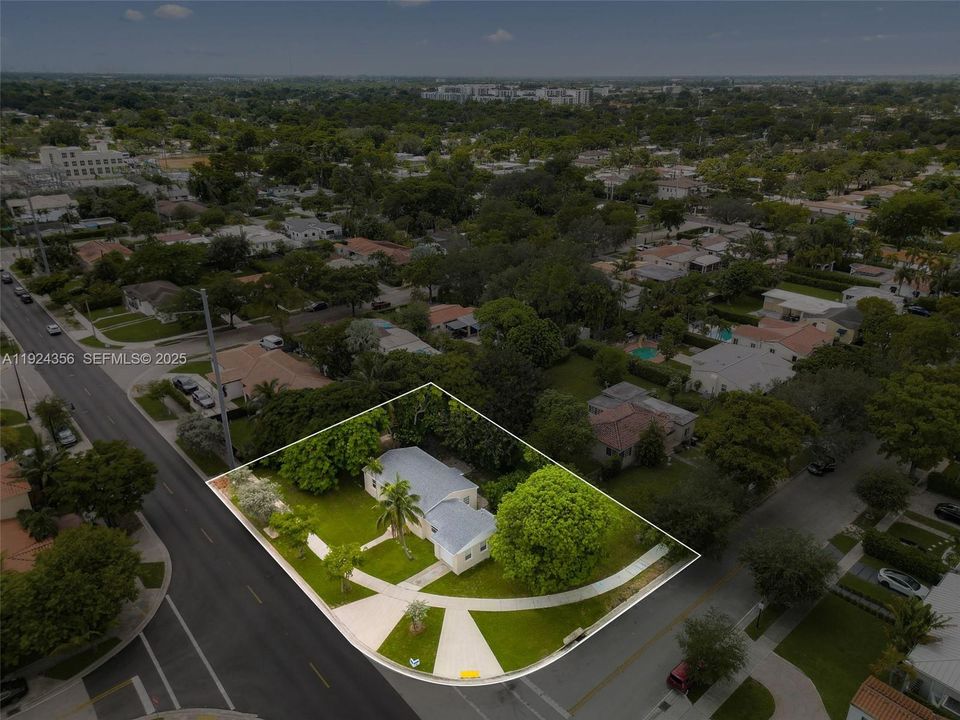 For Sale: $790,000 (3 beds, 1 baths, 1154 Square Feet)