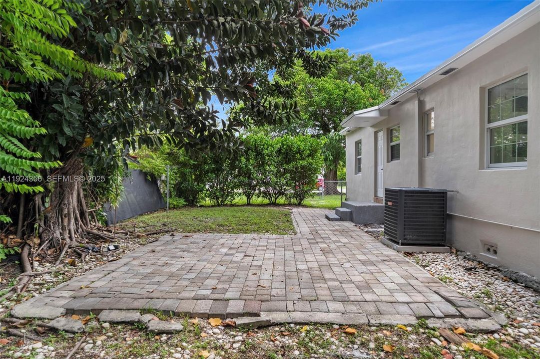 For Sale: $790,000 (3 beds, 1 baths, 1154 Square Feet)