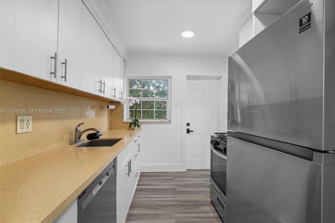 For Sale: $790,000 (3 beds, 1 baths, 1154 Square Feet)