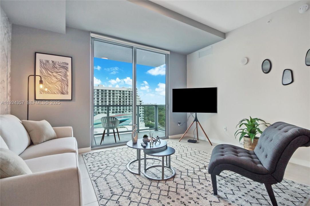 For Sale: $599,990 (1 beds, 1 baths, 808 Square Feet)