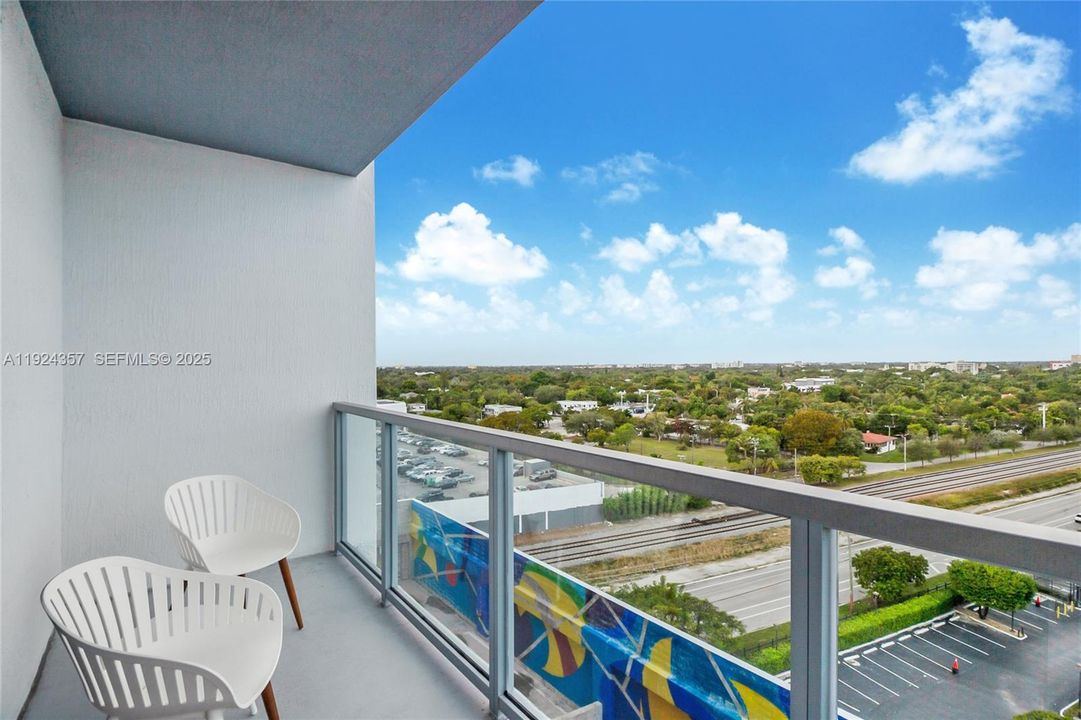 For Sale: $599,990 (1 beds, 1 baths, 808 Square Feet)