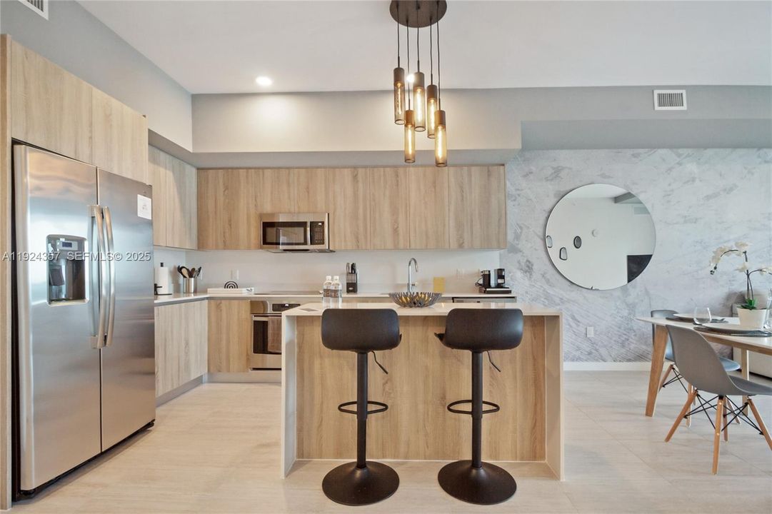 For Sale: $599,990 (1 beds, 1 baths, 808 Square Feet)