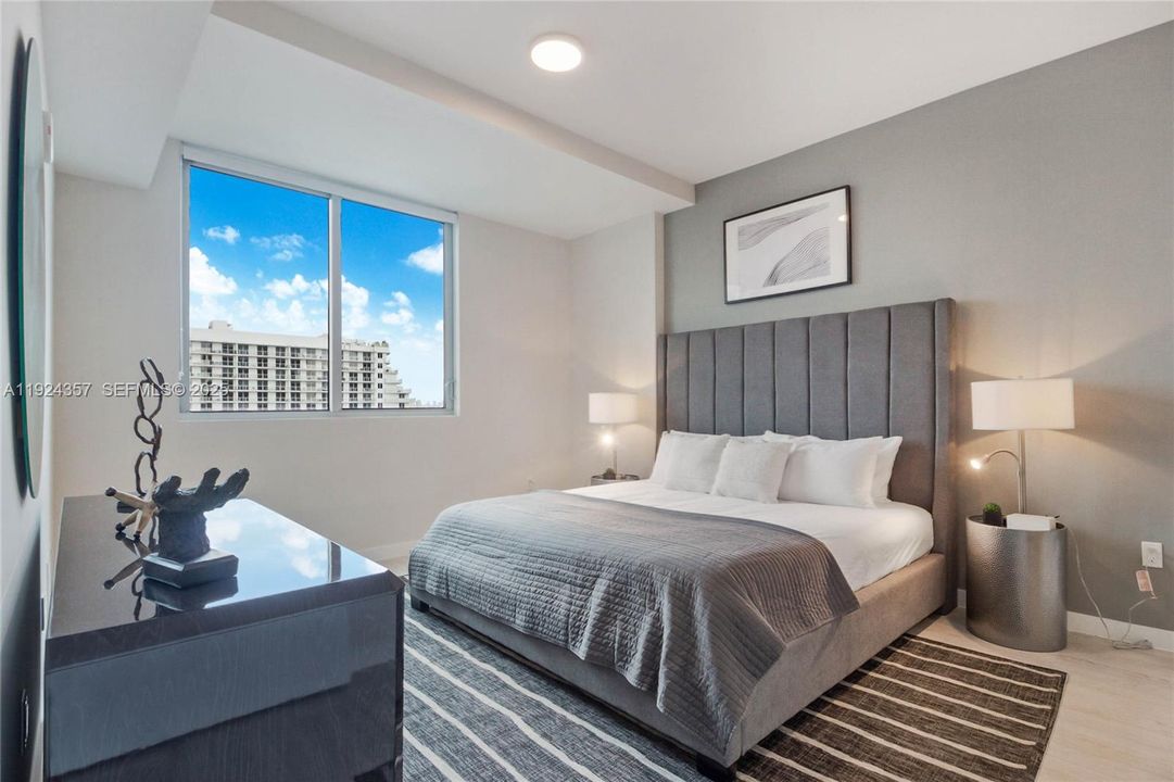 For Sale: $599,990 (1 beds, 1 baths, 808 Square Feet)