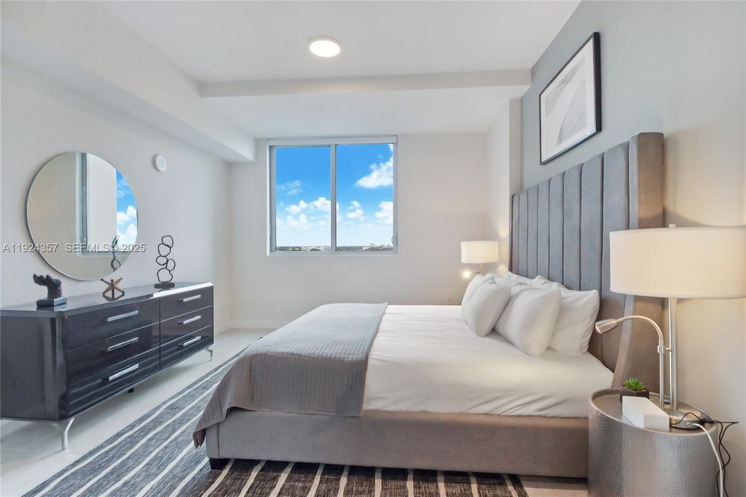 For Sale: $599,990 (1 beds, 1 baths, 808 Square Feet)