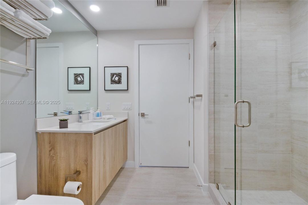 For Sale: $599,990 (1 beds, 1 baths, 808 Square Feet)