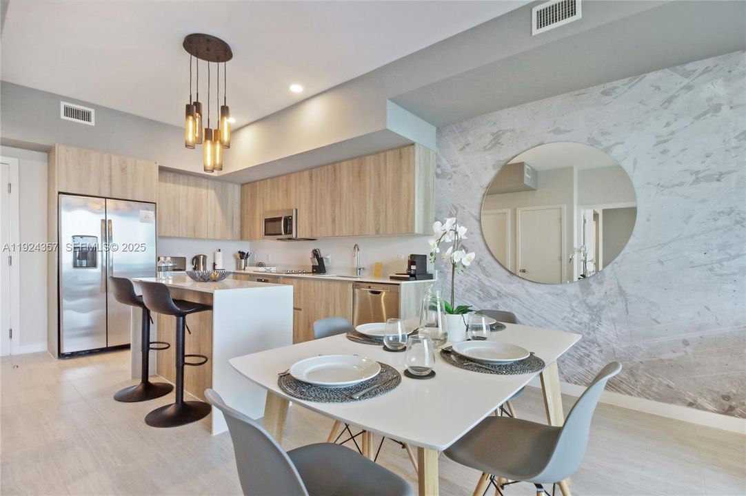 For Sale: $599,990 (1 beds, 1 baths, 808 Square Feet)