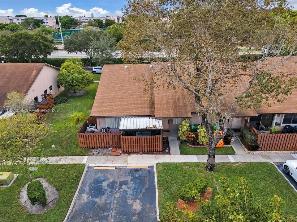 待售: $339,900 (2 贝兹, 2 浴室, 954 平方英尺)