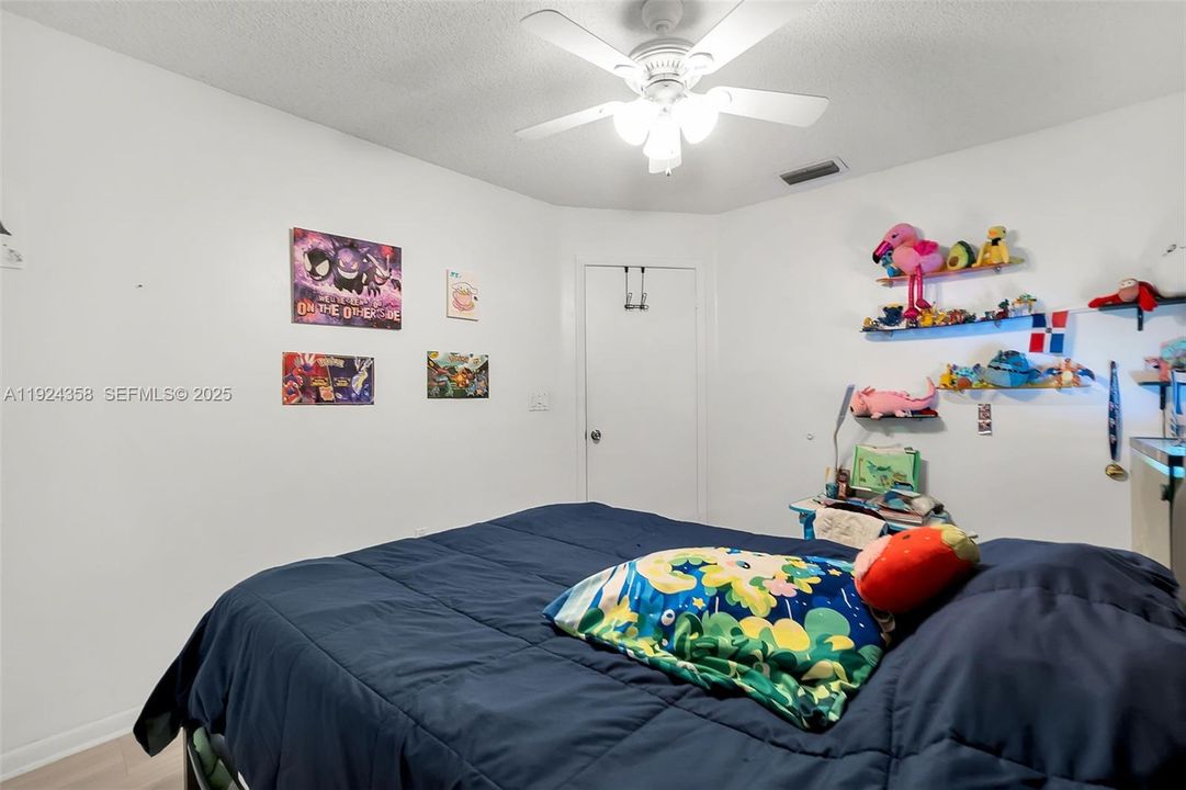 待售: $339,900 (2 贝兹, 2 浴室, 954 平方英尺)