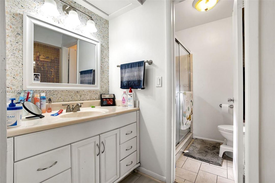 待售: $339,900 (2 贝兹, 2 浴室, 954 平方英尺)