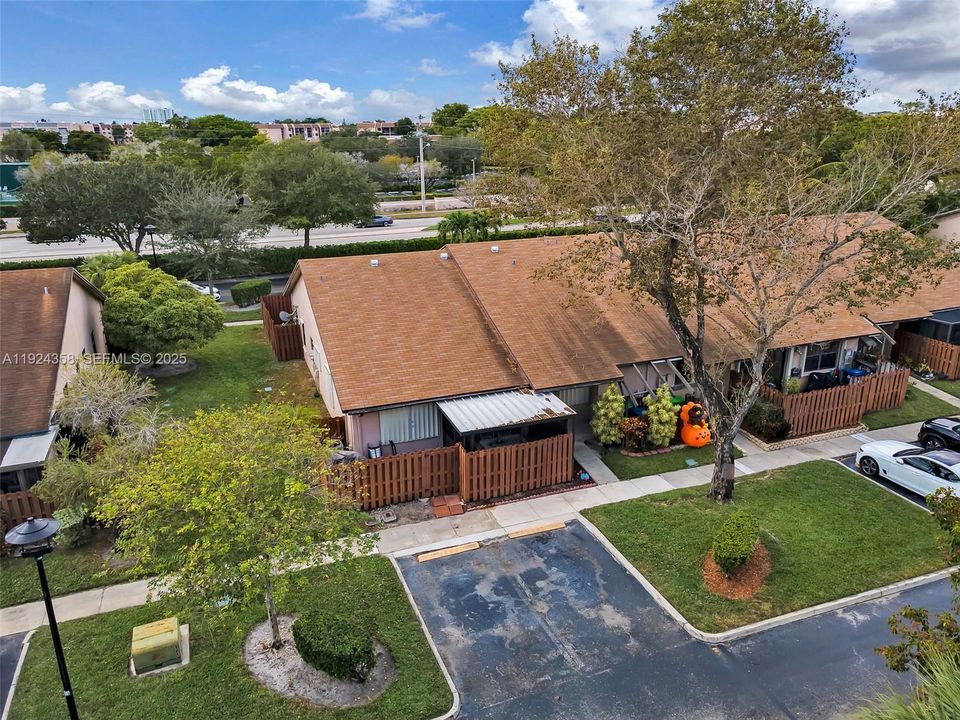 待售: $339,900 (2 贝兹, 2 浴室, 954 平方英尺)