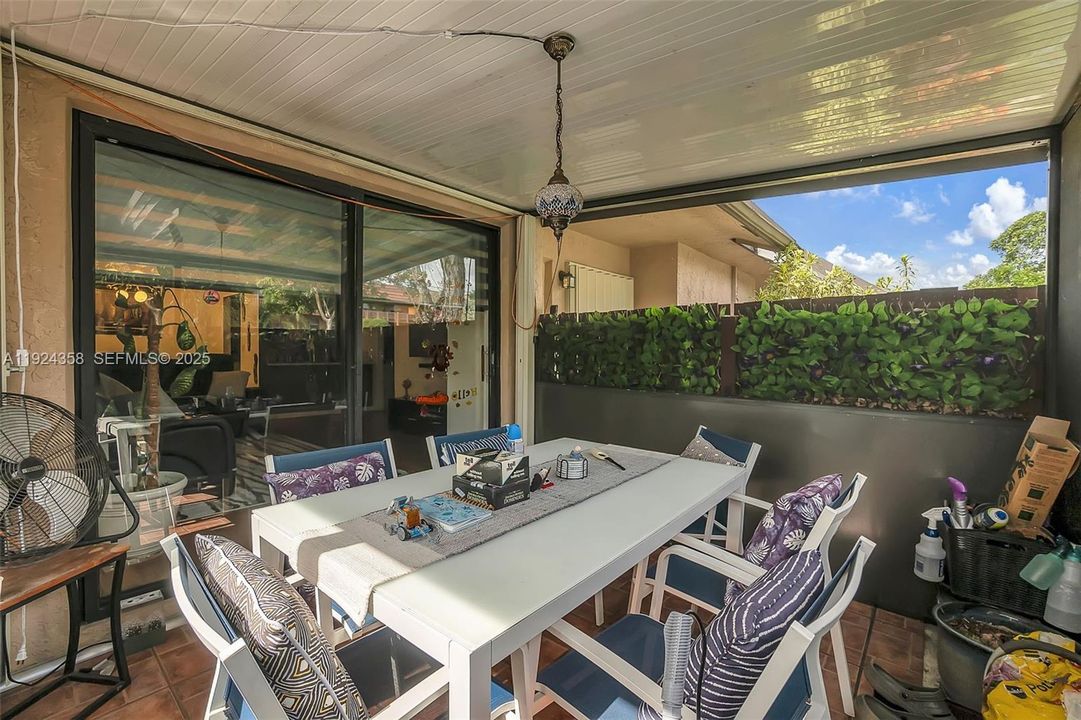 待售: $339,900 (2 贝兹, 2 浴室, 954 平方英尺)