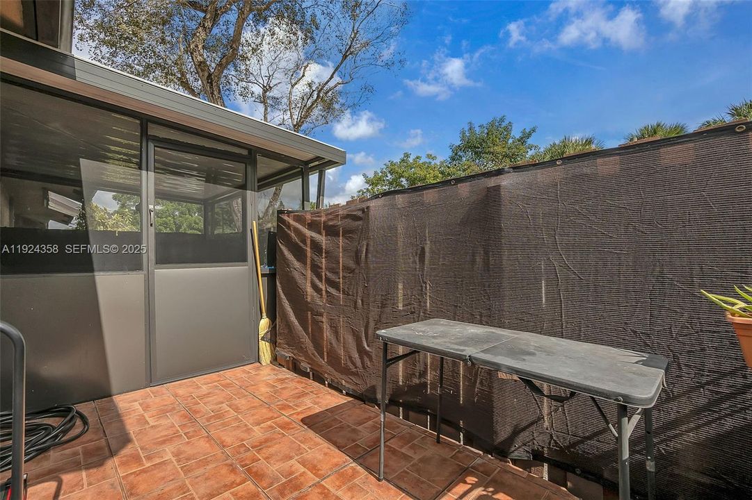 待售: $339,900 (2 贝兹, 2 浴室, 954 平方英尺)