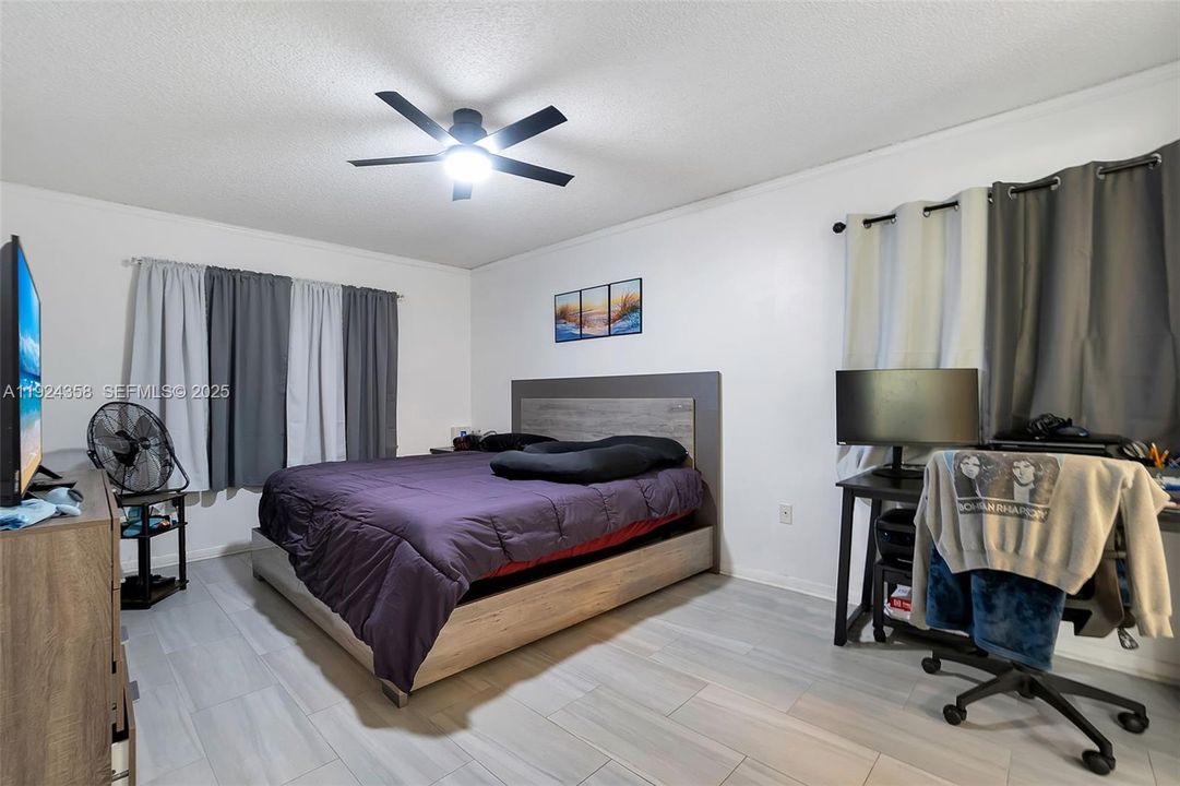 待售: $339,900 (2 贝兹, 2 浴室, 954 平方英尺)