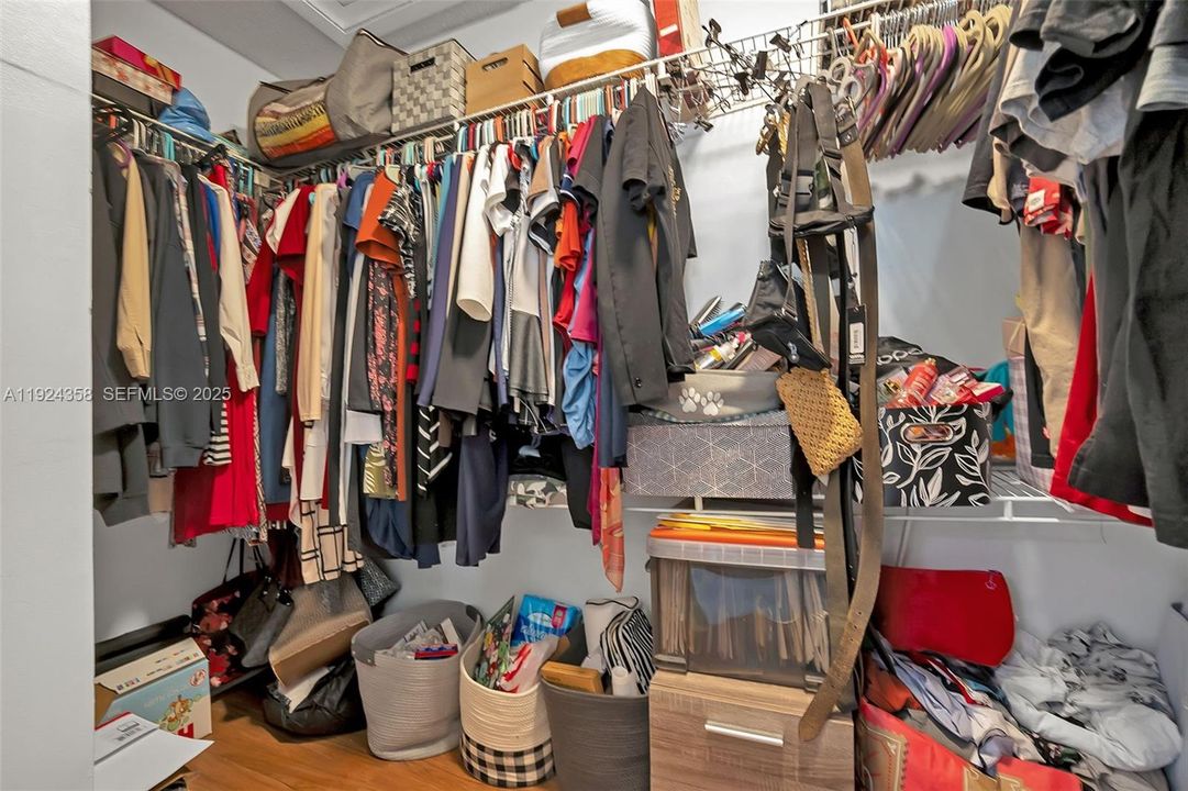 待售: $339,900 (2 贝兹, 2 浴室, 954 平方英尺)