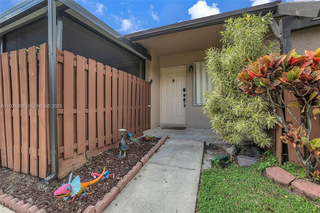 待售: $339,900 (2 贝兹, 2 浴室, 954 平方英尺)