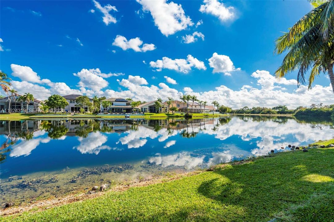 На продажу: $1,249,900 (5 спален, 4 ванн, 3901 Квадратных фут)