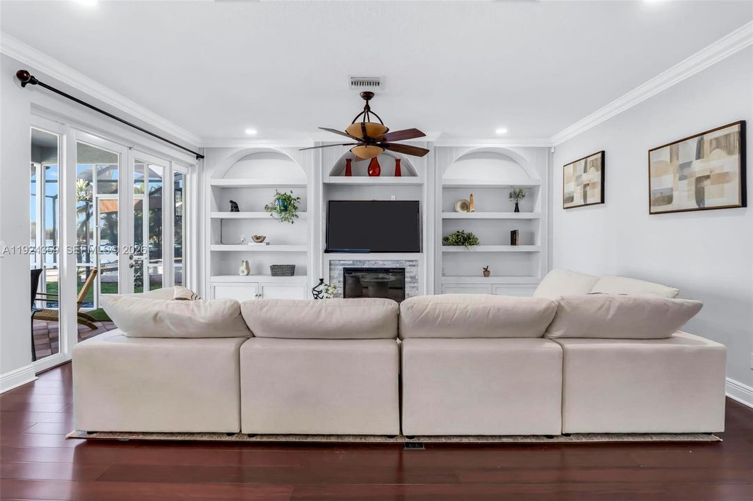 На продажу: $1,249,900 (5 спален, 4 ванн, 3901 Квадратных фут)