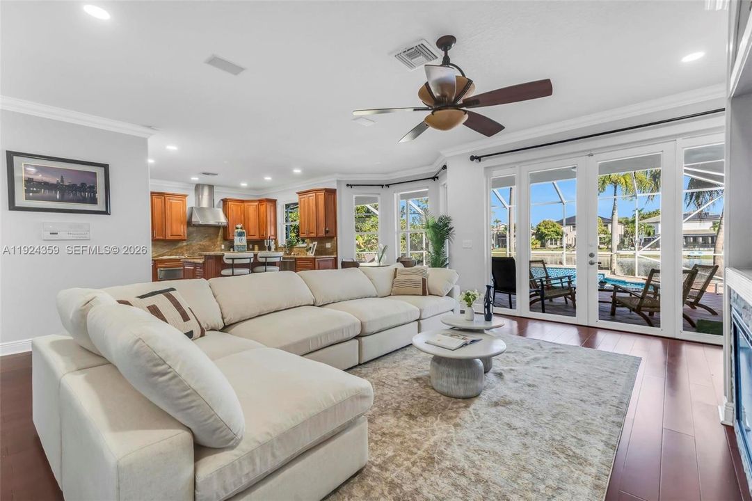 На продажу: $1,249,900 (5 спален, 4 ванн, 3901 Квадратных фут)