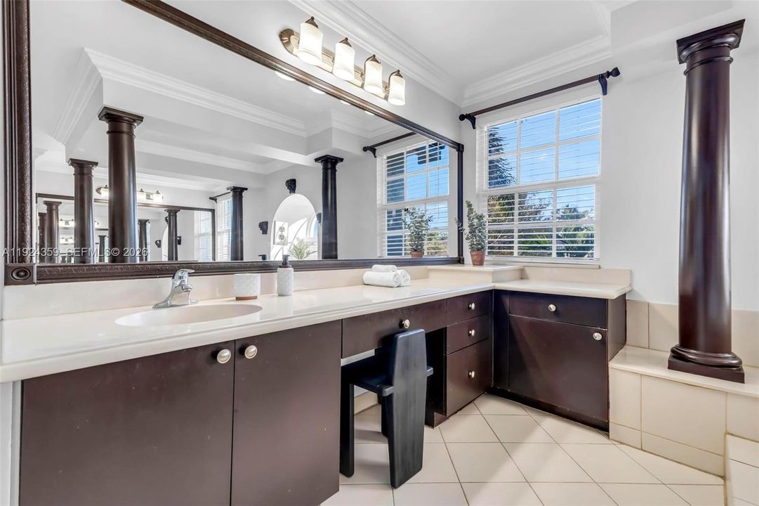 На продажу: $1,249,900 (5 спален, 4 ванн, 3901 Квадратных фут)