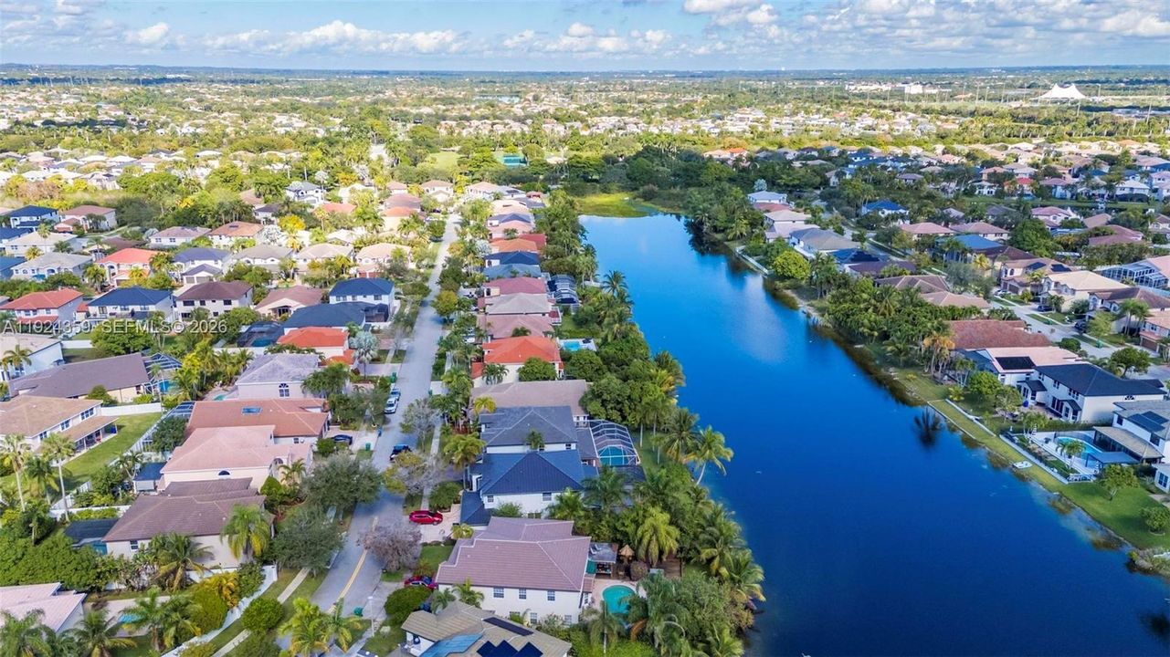 На продажу: $1,249,900 (5 спален, 4 ванн, 3901 Квадратных фут)