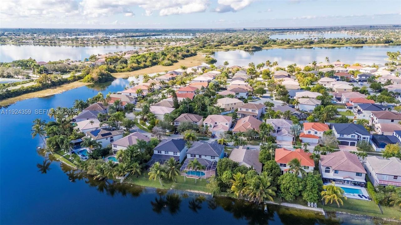 На продажу: $1,249,900 (5 спален, 4 ванн, 3901 Квадратных фут)