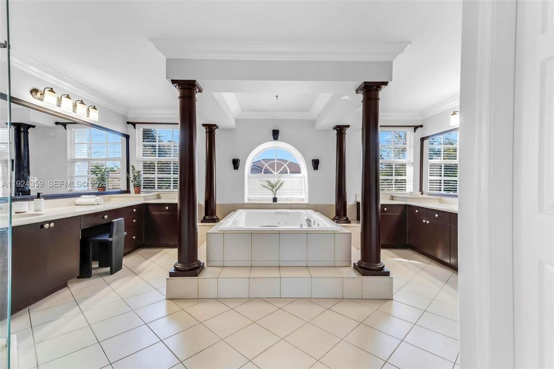 На продажу: $1,249,900 (5 спален, 4 ванн, 3901 Квадратных фут)