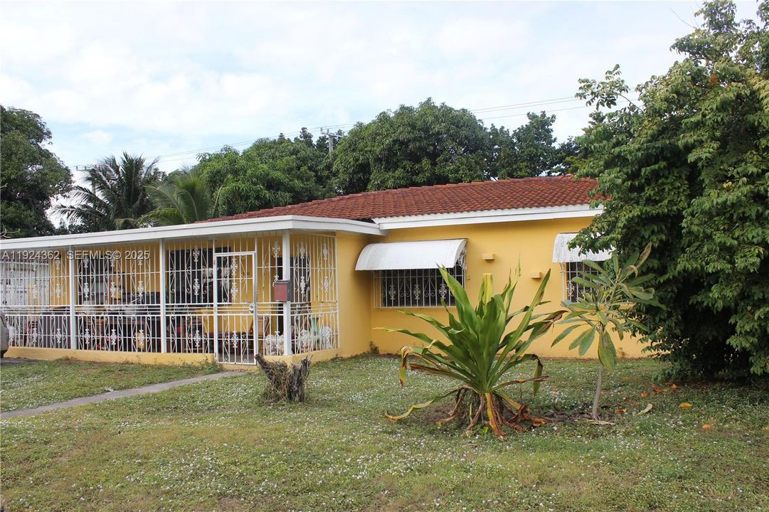 For Sale: $500,000 (3 beds, 2 baths, 1416 Square Feet)