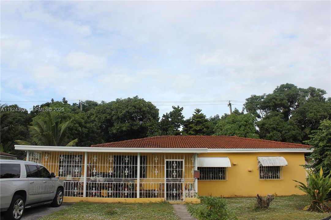 For Sale: $500,000 (3 beds, 2 baths, 1416 Square Feet)