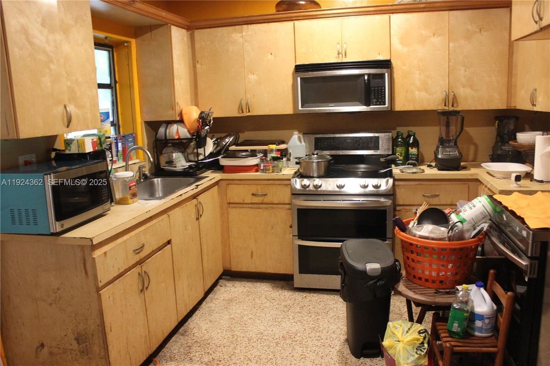 For Sale: $500,000 (3 beds, 2 baths, 1416 Square Feet)