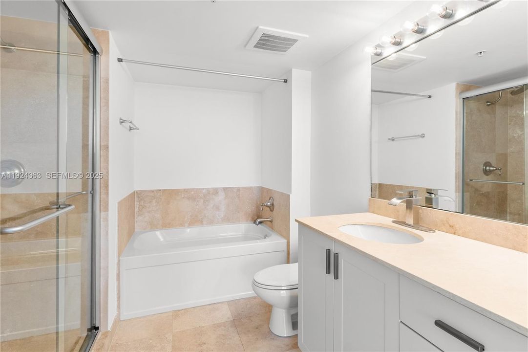 For Sale: $375,000 (1 beds, 1 baths, 792 Square Feet)