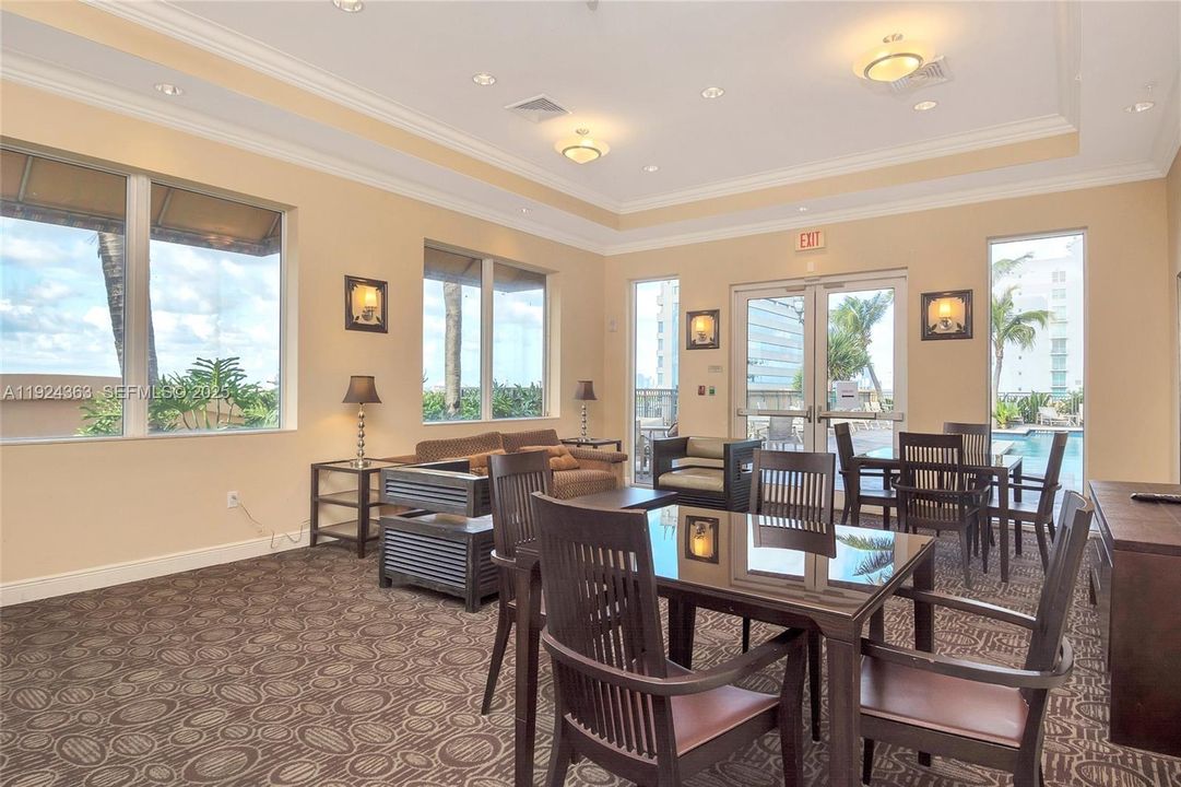 For Sale: $375,000 (1 beds, 1 baths, 792 Square Feet)