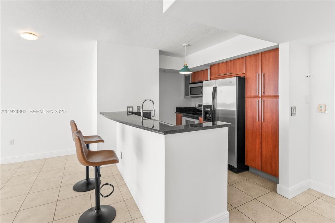 For Sale: $375,000 (1 beds, 1 baths, 792 Square Feet)