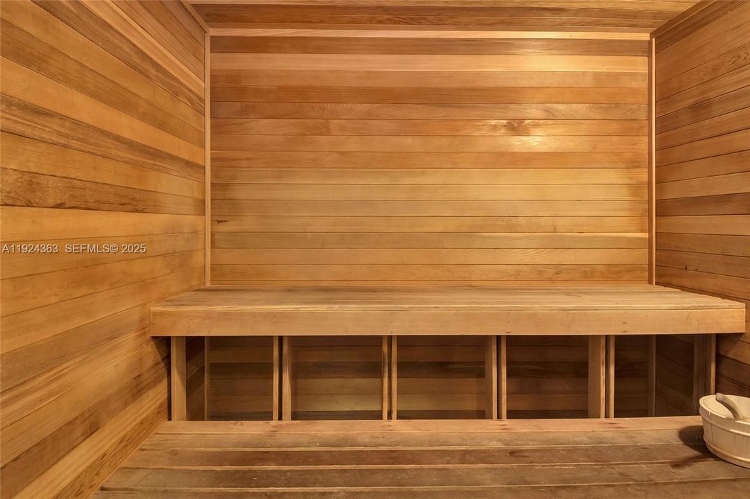 For Sale: $375,000 (1 beds, 1 baths, 792 Square Feet)