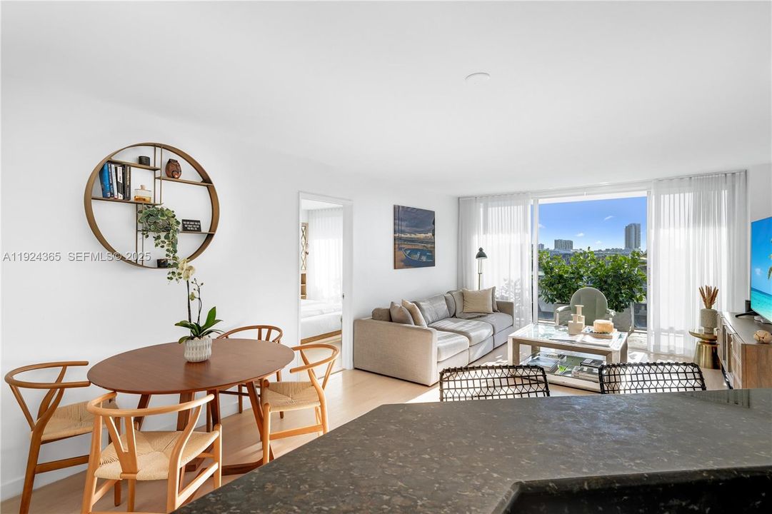 待售: $850,000 (2 贝兹, 2 浴室, 1130 平方英尺)