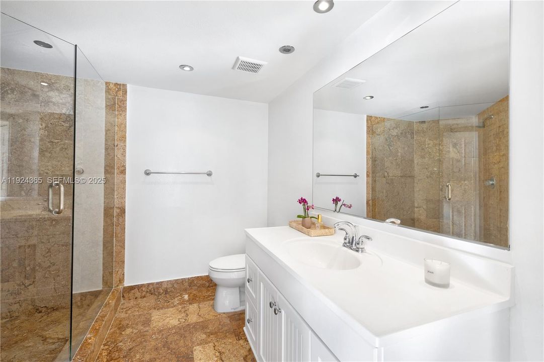 待售: $850,000 (2 贝兹, 2 浴室, 1130 平方英尺)