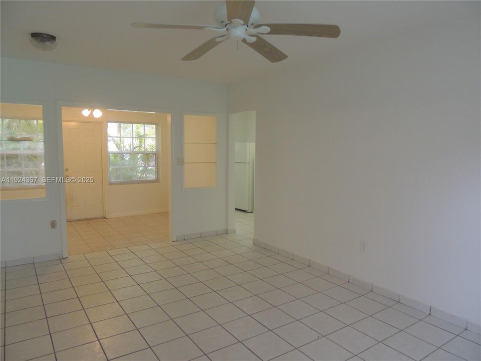 For Rent: $1,850 (1 beds, 1 baths, 715 Square Feet)
