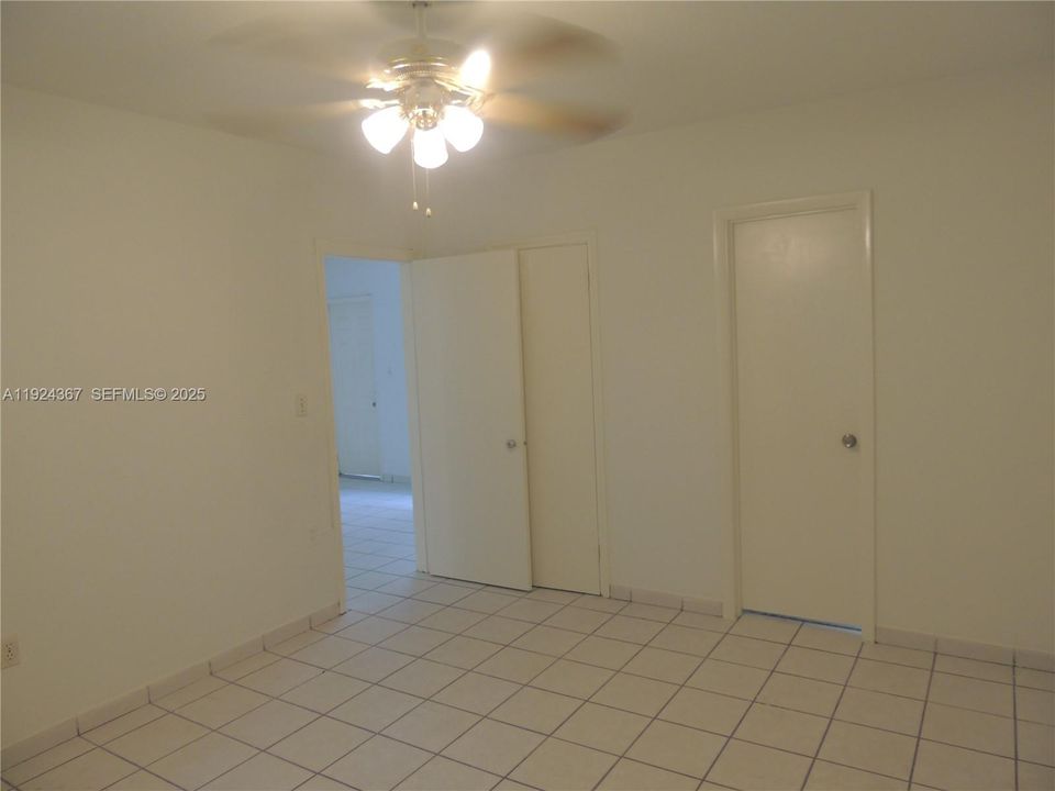 For Rent: $1,850 (1 beds, 1 baths, 715 Square Feet)