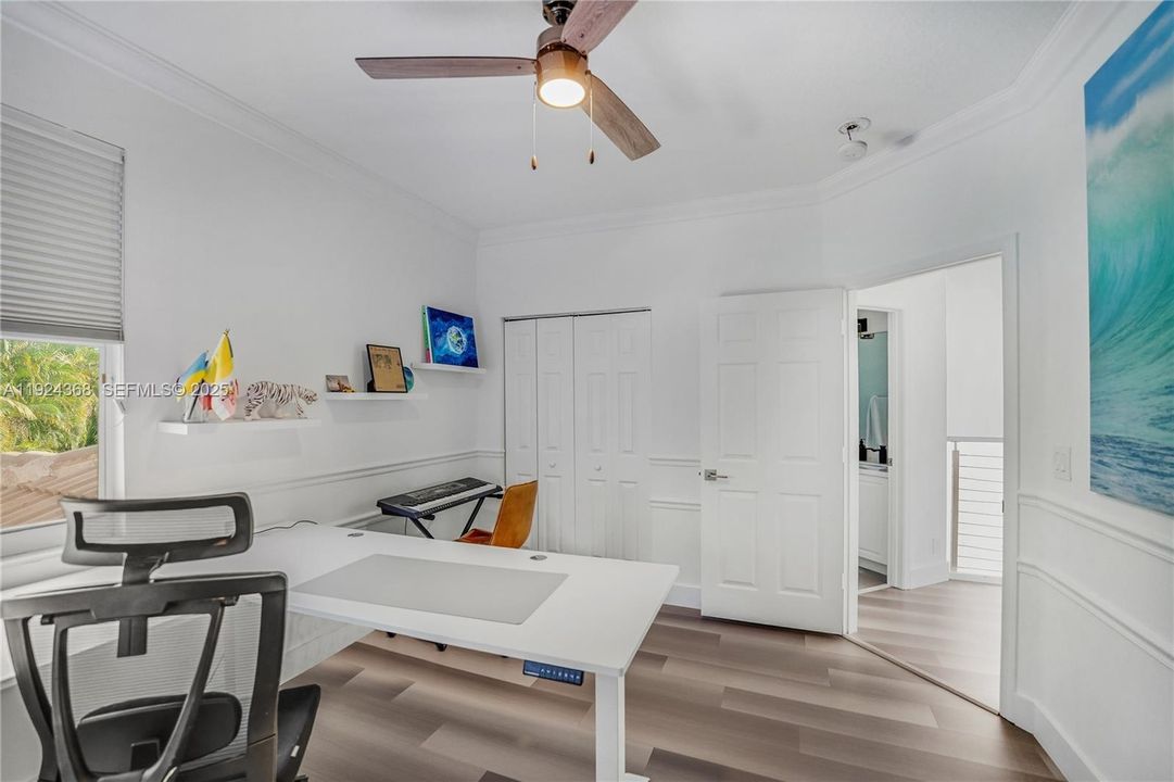 Под контрактом: $5,500 (4 спален, 2 ванн, 2475 Квадратных фут)