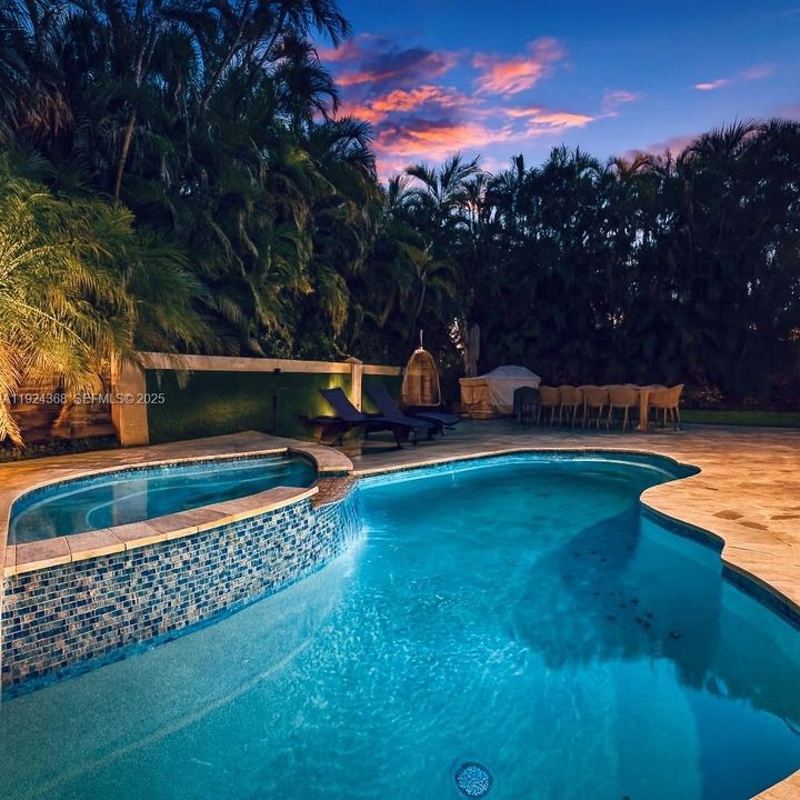 Под контрактом: $5,500 (4 спален, 2 ванн, 2475 Квадратных фут)