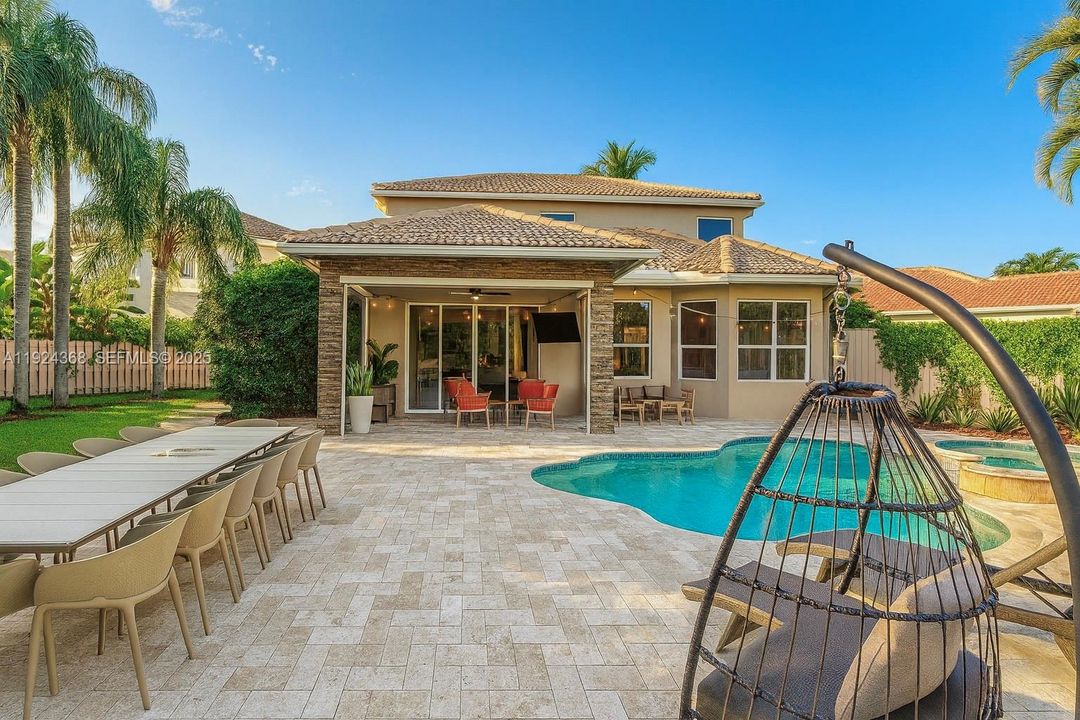 Под контрактом: $5,500 (4 спален, 2 ванн, 2475 Квадратных фут)